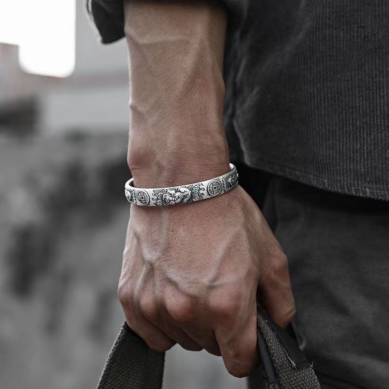 الكلاسيكية الرجعية الأساطير ال - مراجعة Coordinates Bracelet وسعره
